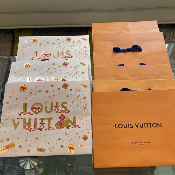 Authentic LV Paper Shopping Bag

Measurements 15.5”x 13.5” x 6.25” - Picture 2 of 12